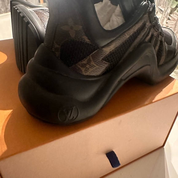 Louis Vuitton trainers - Picture 7 of 9